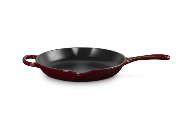 Le Creuset Cast Iron Signature Skillet 26cm GarnetGarnet image number 1